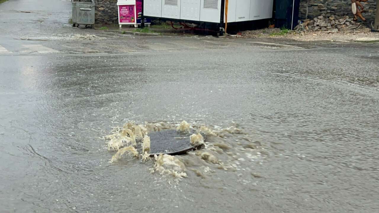 Muğla’yı Sağanak ve Fırtına Vurdu: Bodrum’da Kanalizasyon Taştı, Evleri Pis Su Bastı 7